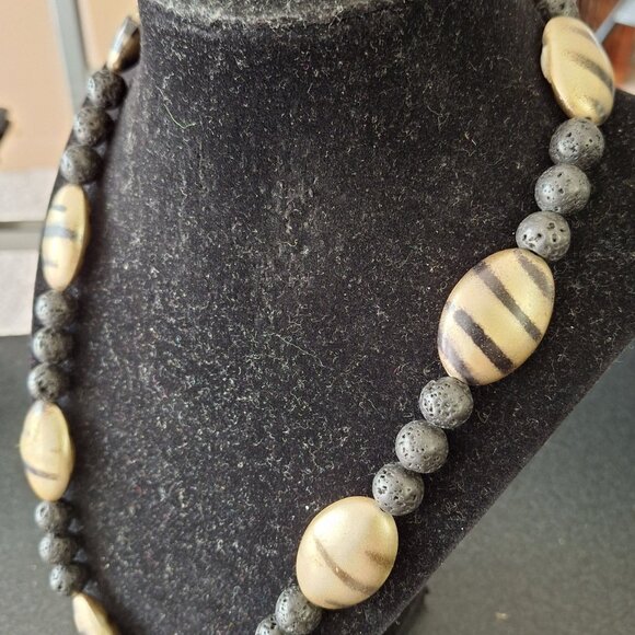 NECKLACE - Picture 3 of 3